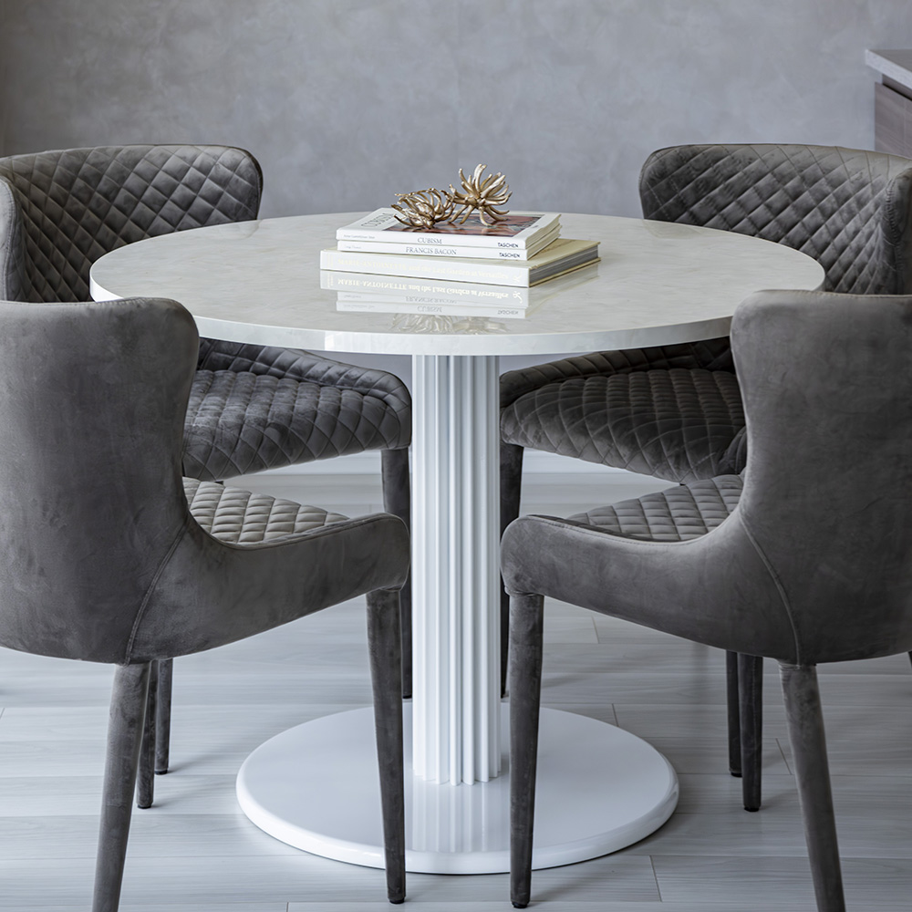 テーブル一点物のオーダーメイド品、重厚感あり高級感のあるテーブル。 テーブル一点物のオーダーメイド品、重厚感あり高級感のあるテーブル。